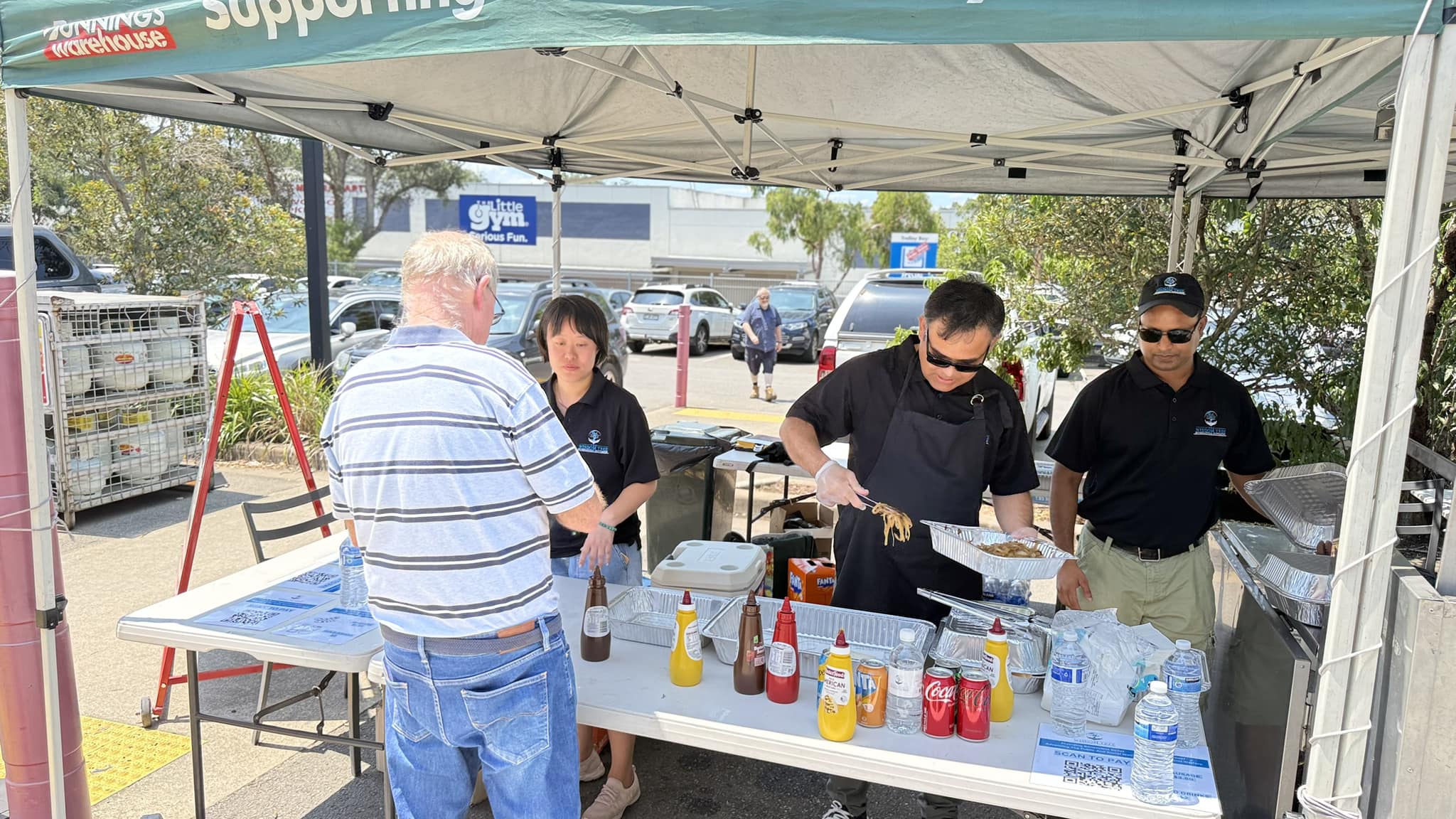 Sausage Sizzle Fundraiser at Bunnings